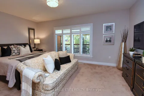 259 Mother&apos;s St, Hamilton, ON L9B 0E2