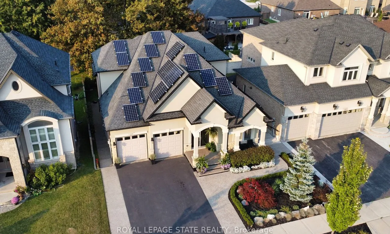 259 Mother&apos;s St, Hamilton, ON L9B 0E2