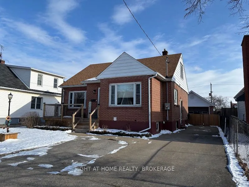 240 Wallace Ave, Welland, ON L3B 1R6