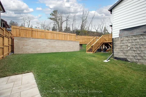 21 Park St, Port Hope, ON L1A 1B9