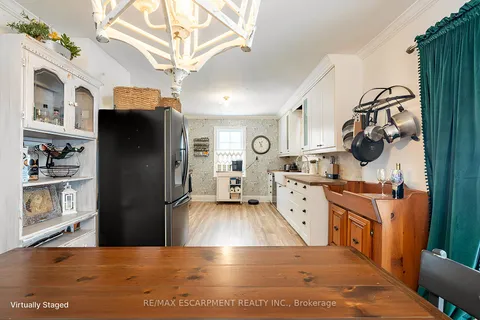 529 Forks Rd, Welland, ON L3B 5K7