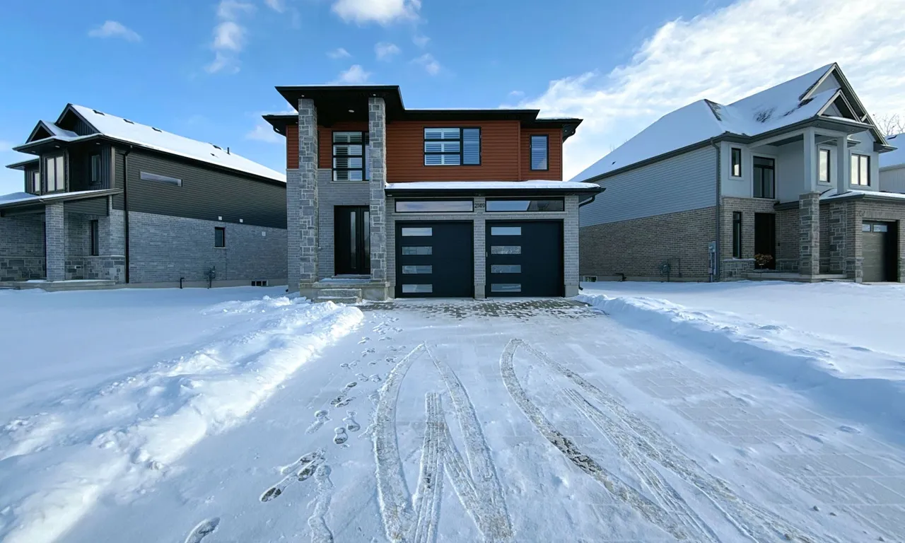 2149 Linkway Blvd, London, ON N6K 0K8