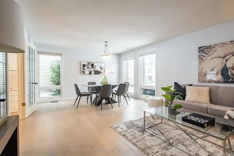 65 Hillcrest Avenue, St. Catharines, ON L2R 4Y4