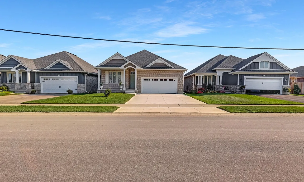 250 Hill St, Central Elgin, ON N5L 1J8