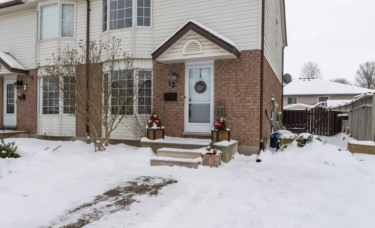 12 Roman Cres, London, ON N5V 4W5