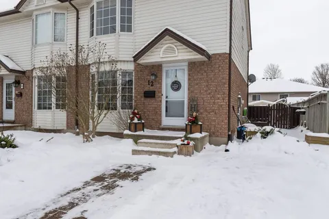 12 Roman Cres, London, ON N5V 4W5