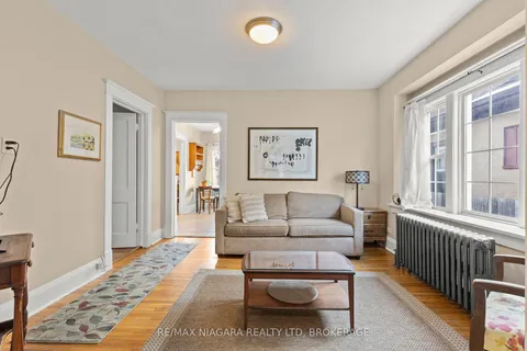 16 St Patrick St, St. Catharines, ON L2R 1J6