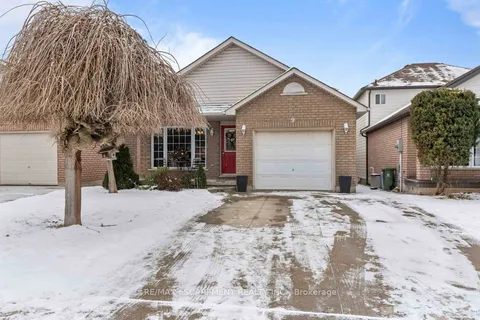 9 Bridgette Dr, Hamilton, ON L9A 5J8