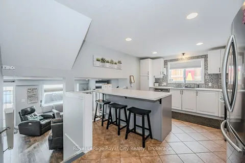 14 Primrose Lane, Guelph, ON N1H 7V4