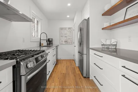 620 Sidney St, Belleville, ON K8P 4A6