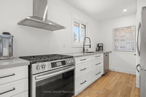 620 Sidney St, Belleville, ON K8P 4A6