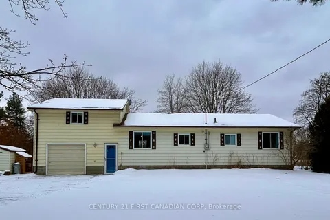 7467 Clarke Dr, Lambton Shores, ON N0M 2L0