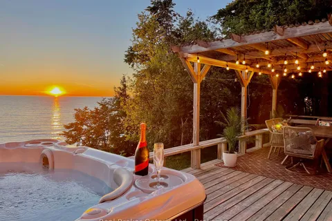 74453 Woodland Dr, Bluewater, ON N0M 1G0