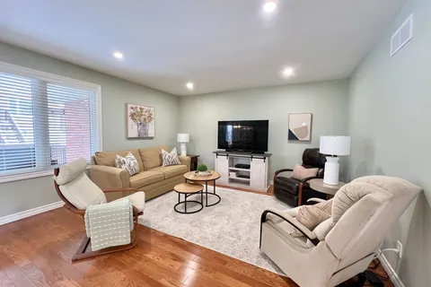 43 Chelsea Cres, Belleville, ON K8N 4Z5