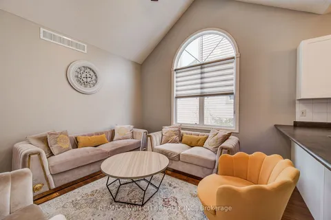 660 Zermatt Dr, Waterloo, ON N2T 2V2