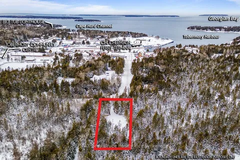 24 Nicholas St, Northern Bruce Peninsula, ON N0H 2R0