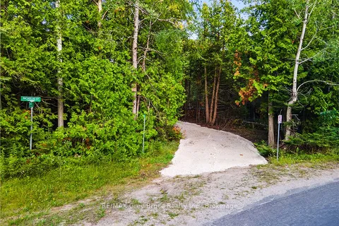 24 Nicholas St, Northern Bruce Peninsula, ON N0H 2R0