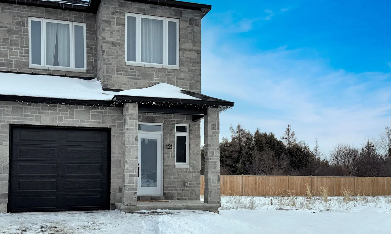 444 Thomas St, Carleton Place, ON K7C 3Z4