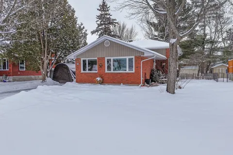 345 Lakeside Dr, North Bay, ON P1A 3E5