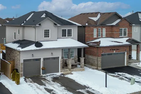 34 Woodbine Ave, Welland, ON L3B 0H5