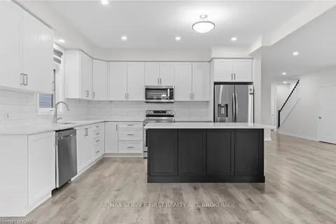 1343 Ottawa St, Kingston, ON K7P 0T9