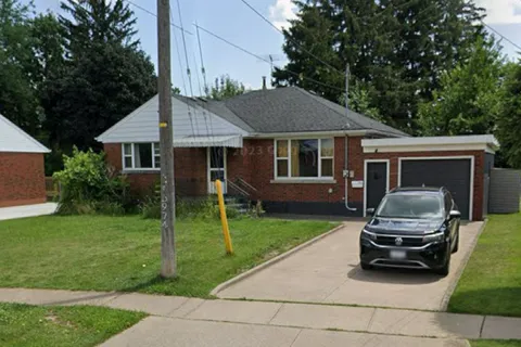 5974 Scott St, Niagara Falls, ON L2E 3B4