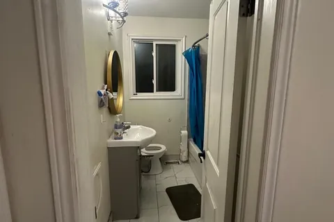 5974 Scott St, Niagara Falls, ON L2E 3B4