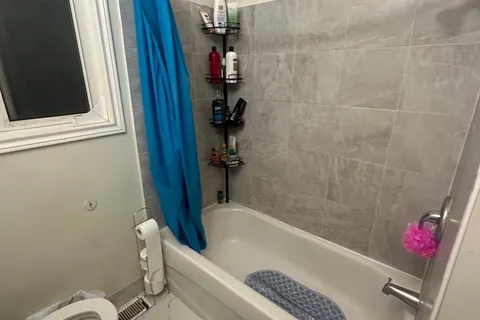 5974 Scott St, Niagara Falls, ON L2E 3B4