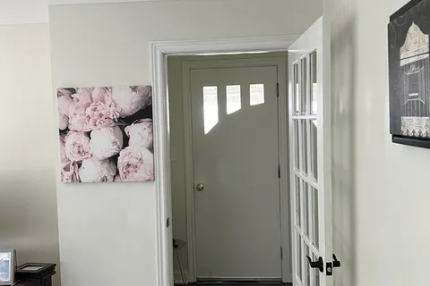 5974 Scott St, Niagara Falls, ON L2E 3B4