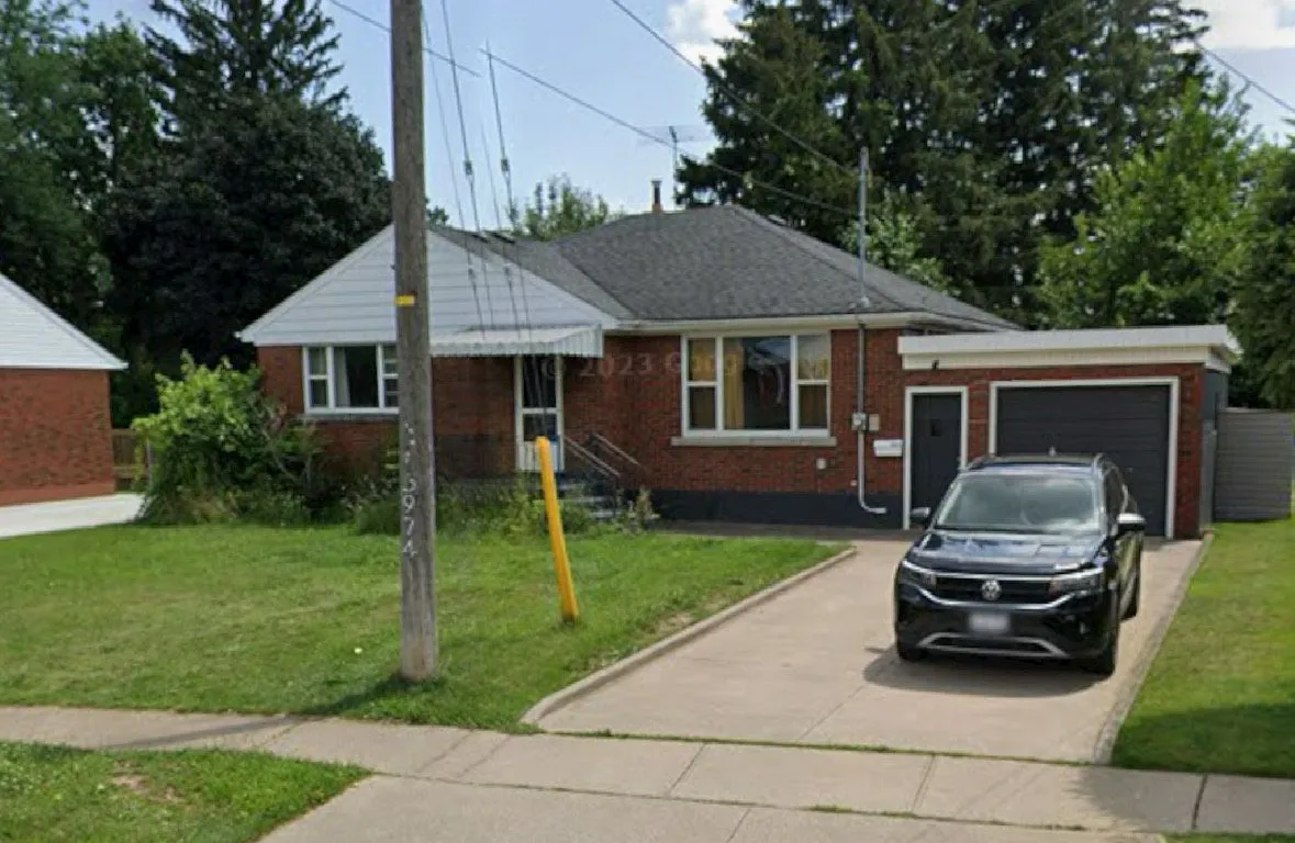 5974 Scott St, Niagara Falls, ON L2E 3B4