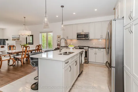 51 Selkirk Dr, Huntsville, ON P1H 2N8