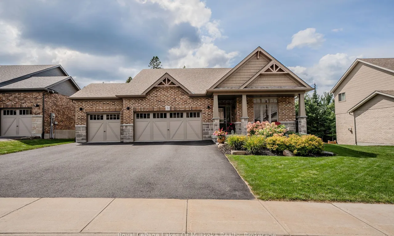 51 Selkirk Dr, Huntsville, ON P1H 2N8