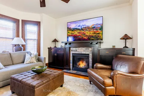 122 Melville St, Hamilton, ON L9H 2A5