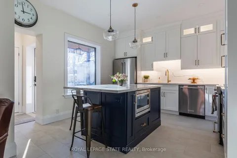 122 Melville St, Hamilton, ON L9H 2A5