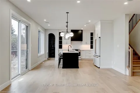 129 ASPEN Circle, Thames Centre, ON N0M 2P0