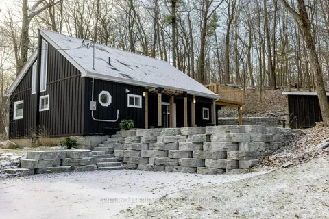 4 Booth Ave, Kingston, ON K7L 4V1