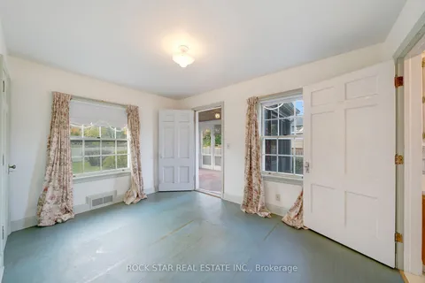 80 South Drive, St. Catharines, ON L2R 4V4