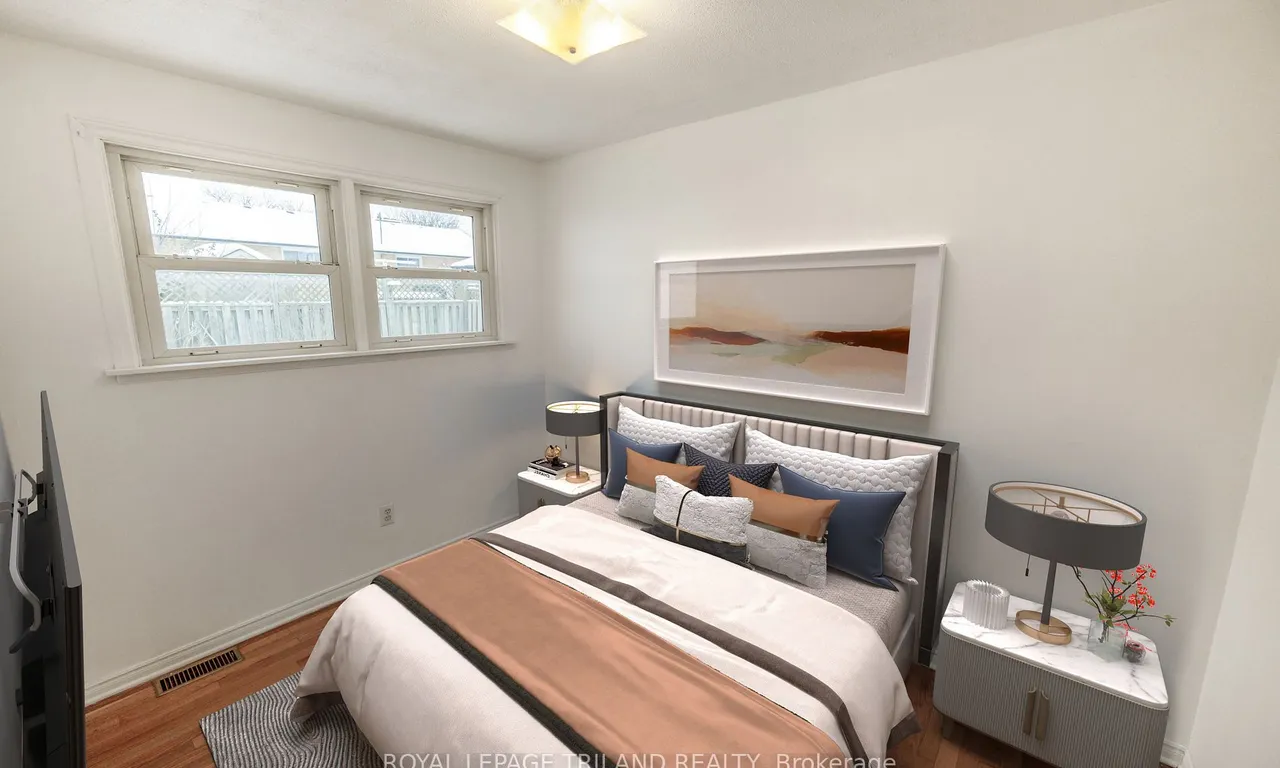 Detached living room at 174 Manitoulin Dr London