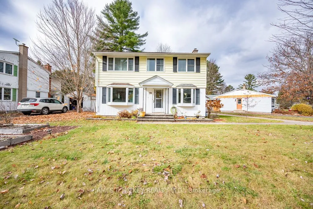 10 Frontenac Cres, Deep River, ON K0J 1P0