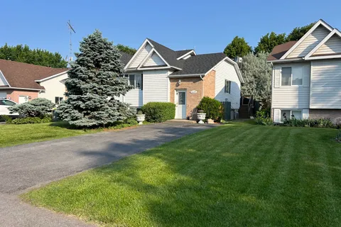 21255 Mc Naughton Court, South Glengarry, ON K0C 1E0