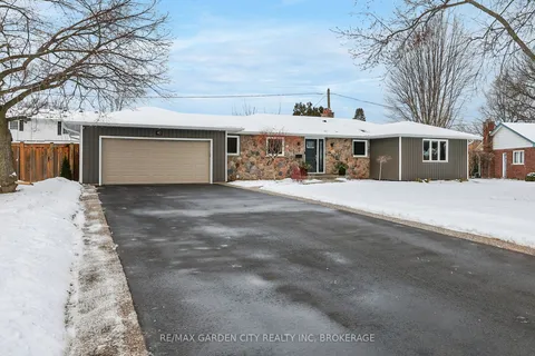 40 Governor&apos;s Rd, Grimsby, ON L3M 2Y4