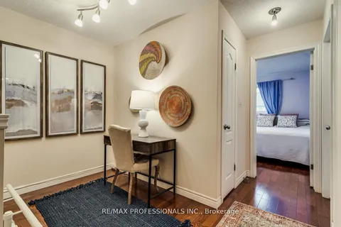 17 Palacebeach Tr, Hamilton, ON L8E 0B9