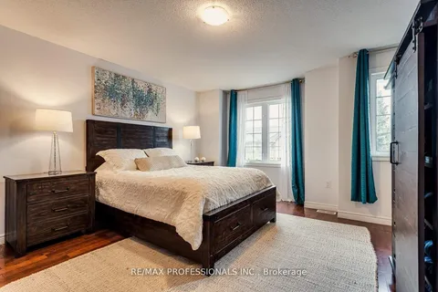 17 Palacebeach Tr, Hamilton, ON L8E 0B9