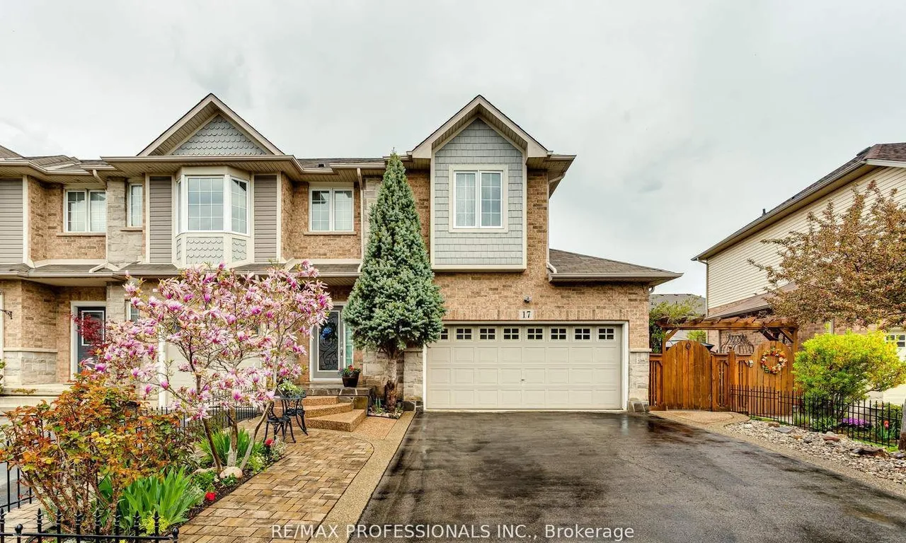 17 Palacebeach Tr, Hamilton, ON L8E 0B9