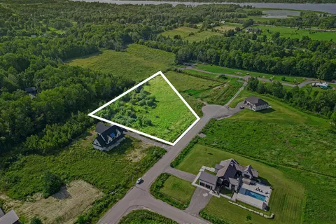 25 Nirmala Dr, Orleans - Cumberland and Area, ON K4C 1H9