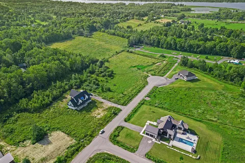 25 Nirmala Dr, Orleans - Cumberland and Area, ON K4C 1H9