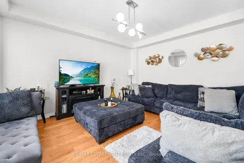 5 Mclaren Ave, Brantford, ON N3T 0S3