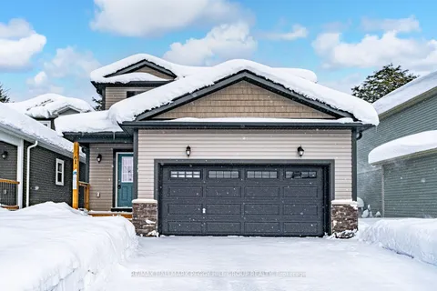 61 Quinn Forest Dr, Bracebridge, ON P1L 0C8