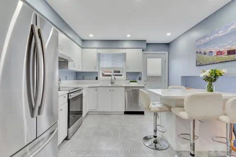 27 Erbsville Crt, Waterloo, ON N2J 3Z4