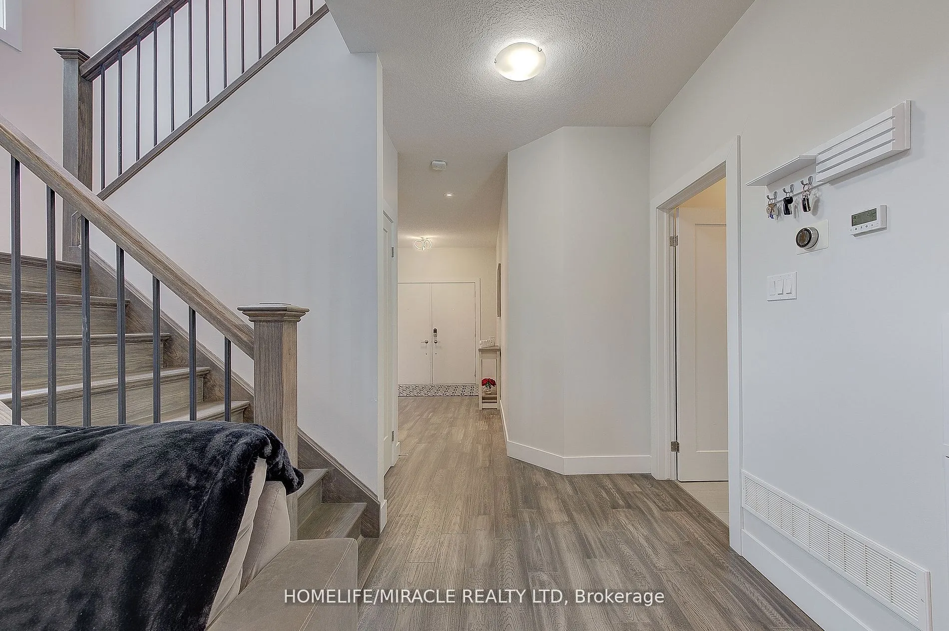 Detached living room at 2194 Westpoint Hts London